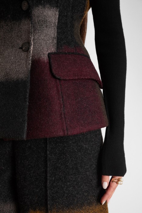 Товар серого цвета с внутренней стороны