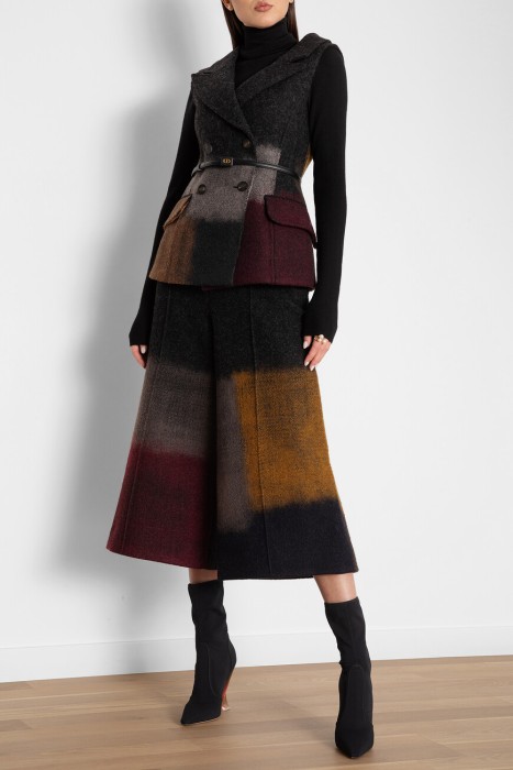 жилет  из шерсти спереди