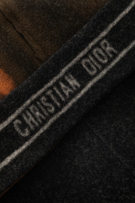 жилет  универсального стиля с лицевой стороны