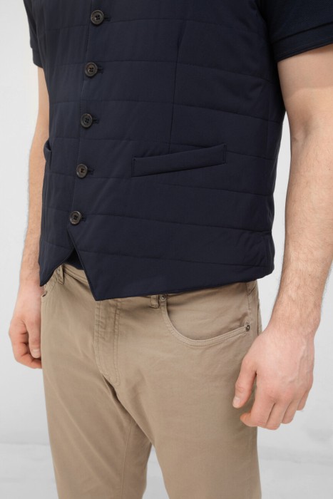 Товар синего цвета с внутренней стороны