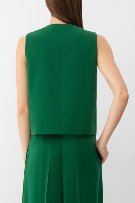 жилет  по цене 38100 руб вид справа