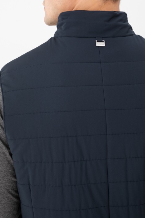 жилет  из полиэстера спереди