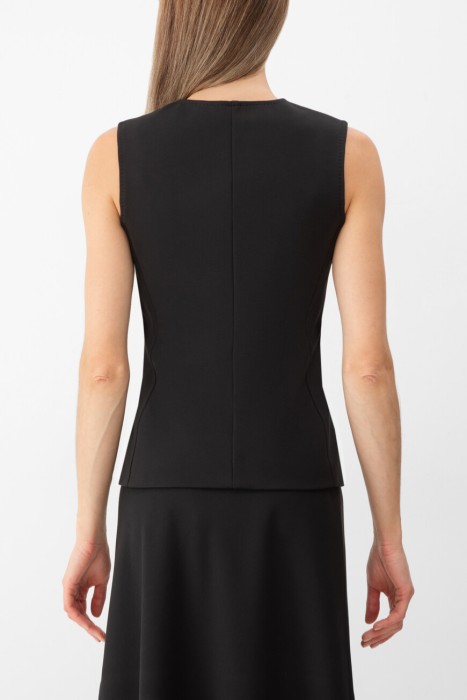 жилет  по цене 35100 руб вид справа