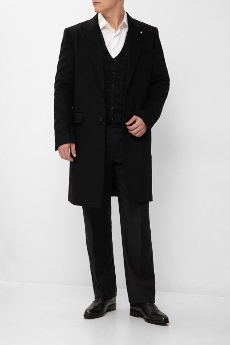 Товар черного цвета с внутренней стороны