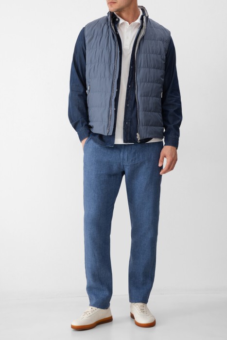 жилет  универсального стиля с лицевой стороны