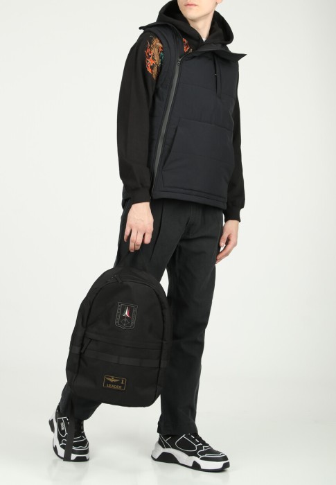 жилет  по цене 63140 руб вид справа