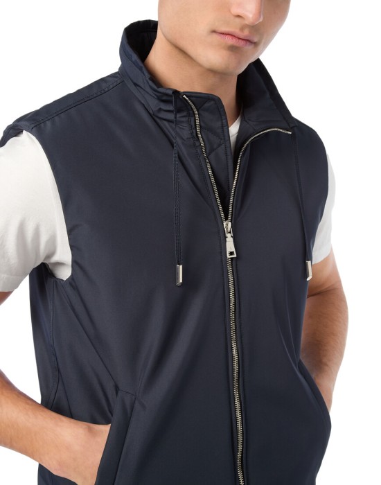 жилет  из проверенных материалов спереди