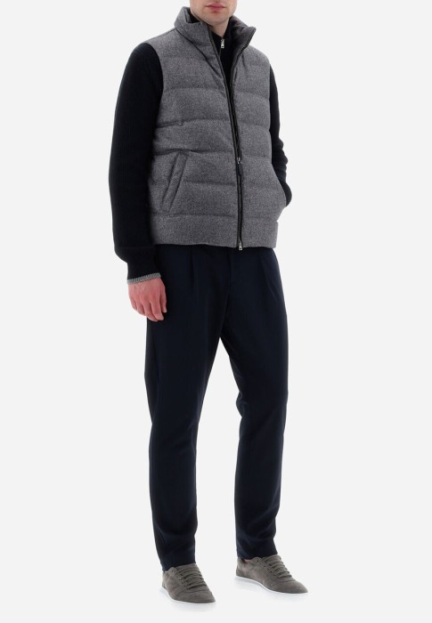 Товар серого цвета с внутренней стороны