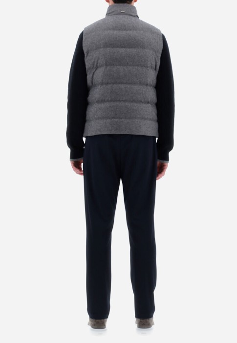 жилет  из проверенных материалов спереди