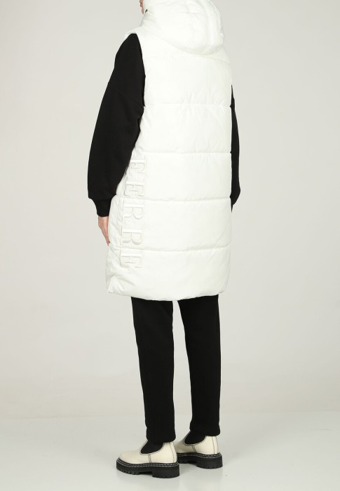 Товар белого цвета с внутренней стороны