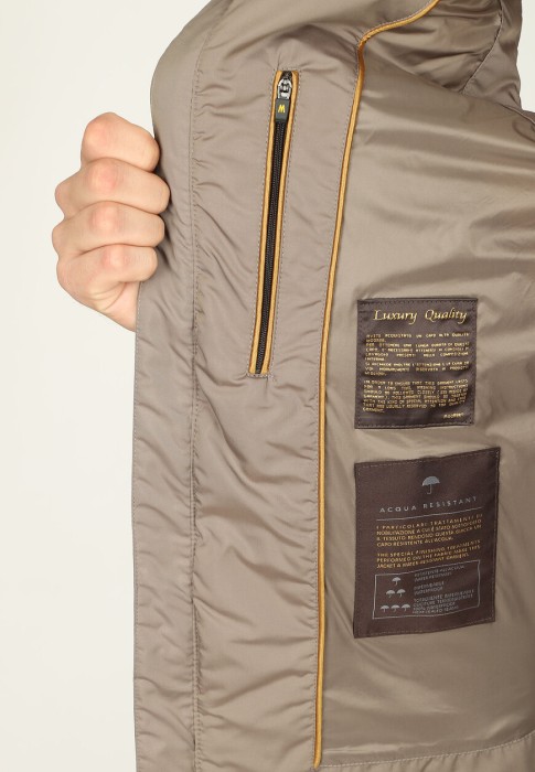 жилет  универсального стиля с лицевой стороны