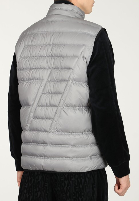 Товар серого цвета с внутренней стороны