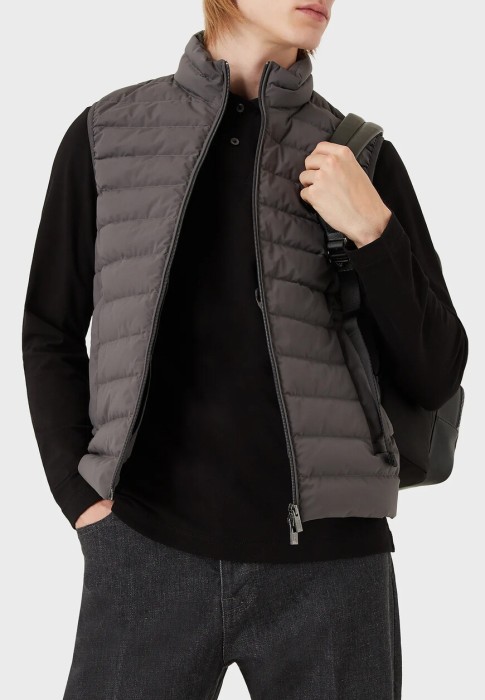 Товар серого цвета с внутренней стороны