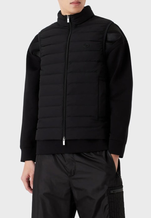 Товар черного цвета с внутренней стороны