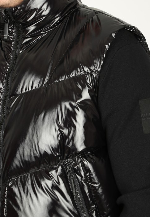 жилет  универсального стиля с лицевой стороны