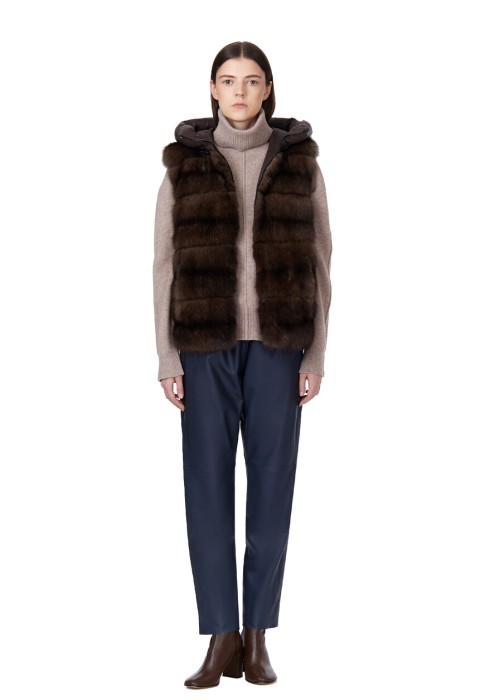 жилет  от бренда tosato вид слева