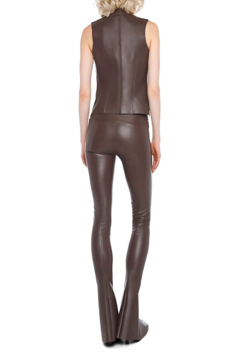 Товар коричневого цвета с внутренней стороны