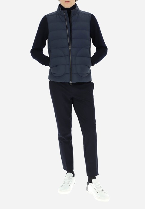 жилет  по цене 51233 руб вид справа