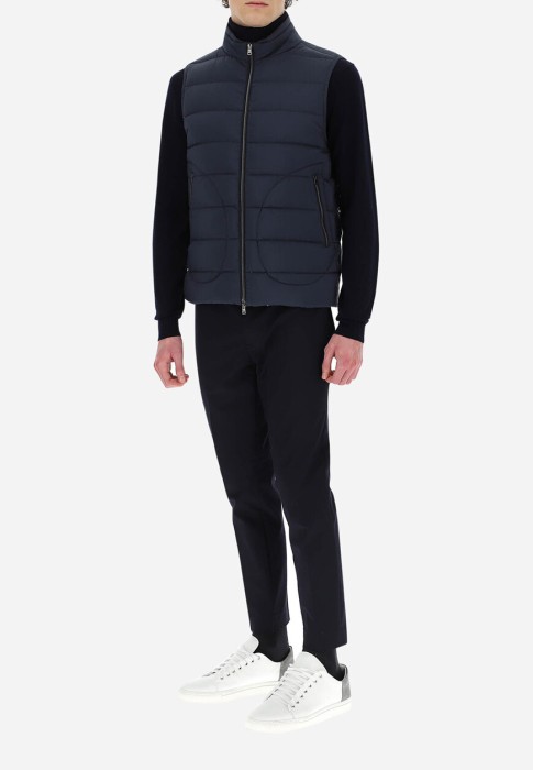 Товар синего цвета с внутренней стороны