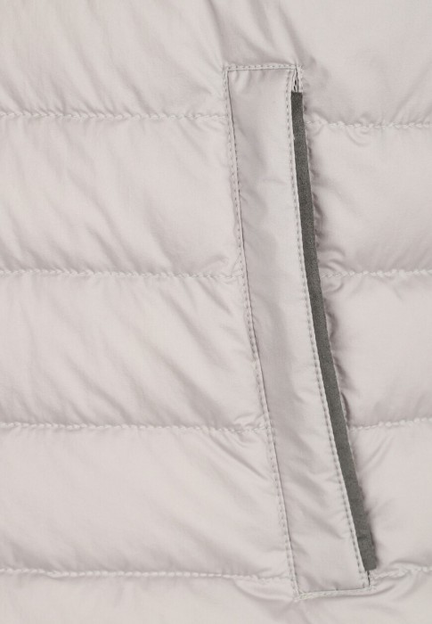 Товар серого цвета с внутренней стороны