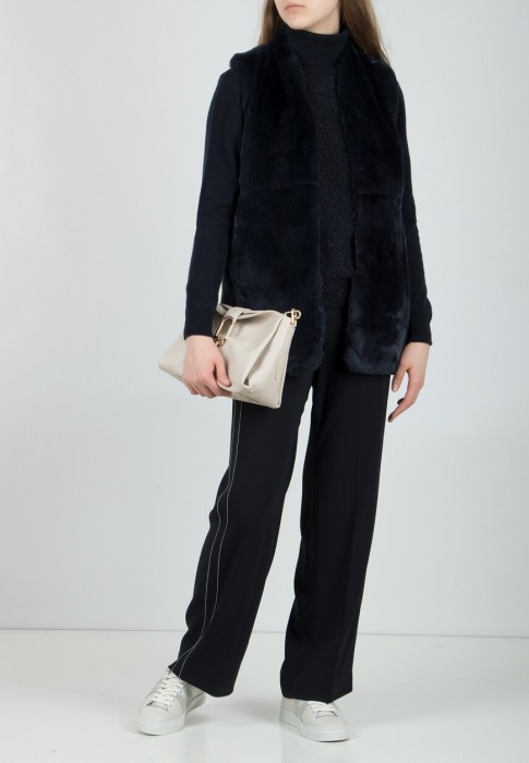 жилет  по цене 52430 руб вид справа