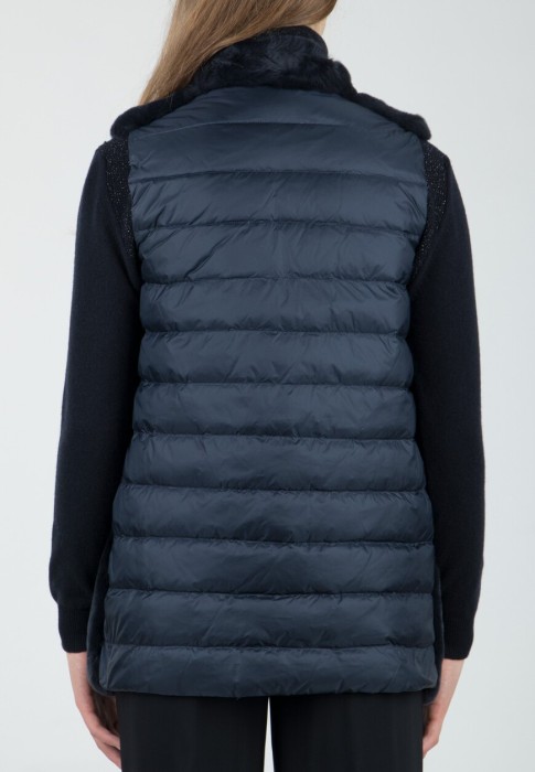 Товар синего цвета с внутренней стороны