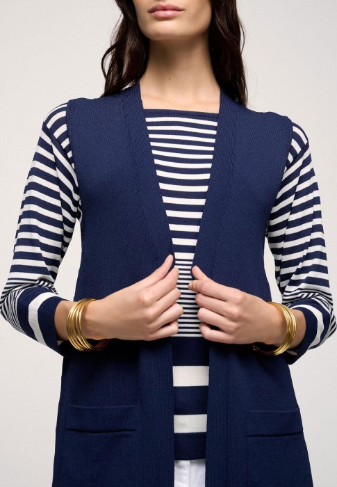 Товар синего цвета с внутренней стороны