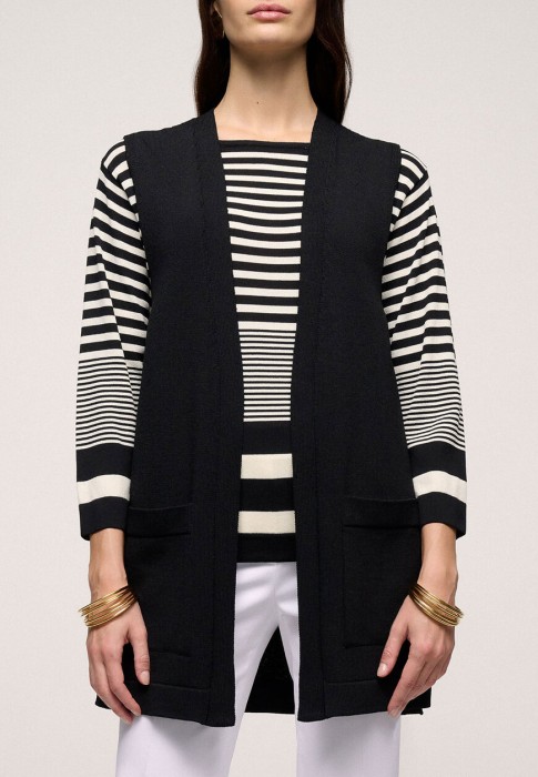 Товар черного цвета с внутренней стороны