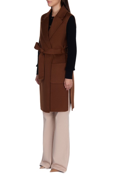 Товар коричневого цвета с внутренней стороны