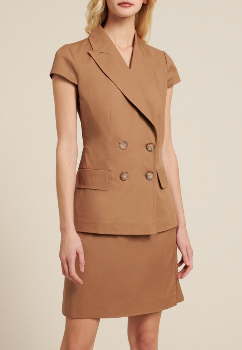 жилет  по цене 34930 руб вид справа