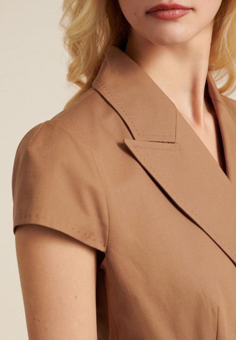 Товар коричневого цвета с внутренней стороны