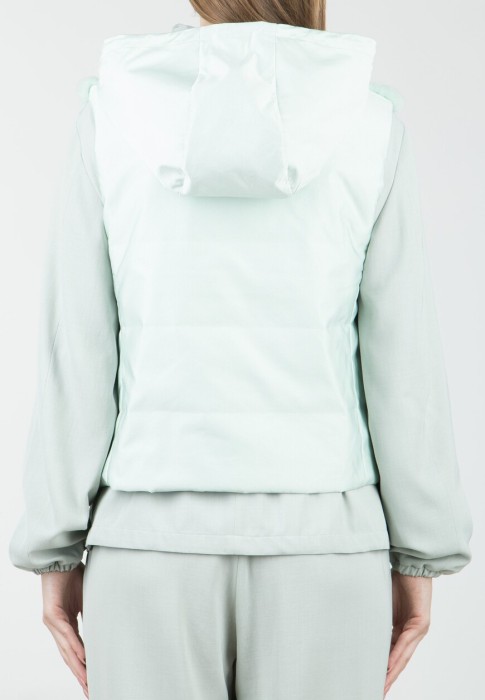 Товар зеленого цвета с внутренней стороны