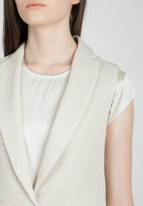 жилет  из проверенных материалов спереди