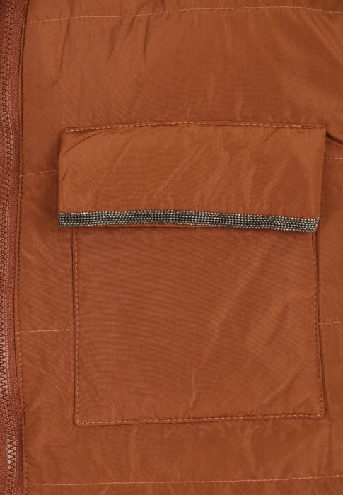 Товар коричневого цвета с внутренней стороны