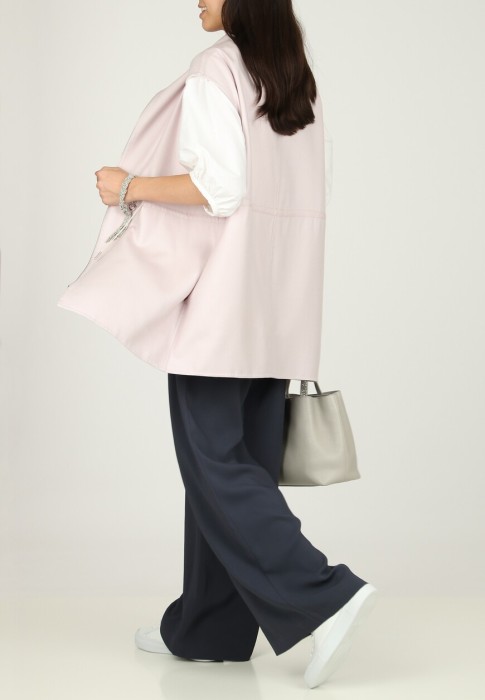 Товар белого цвета с внутренней стороны