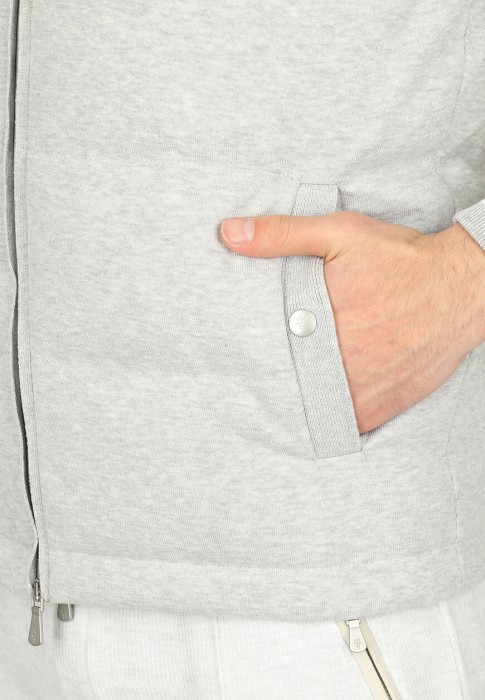 Товар серого цвета с внутренней стороны