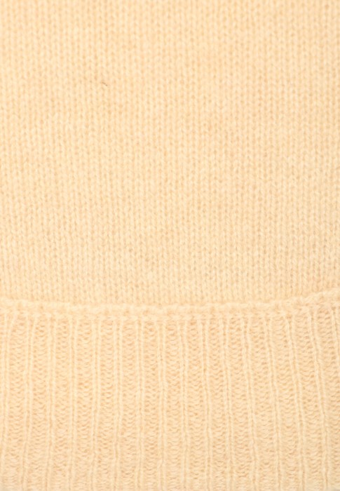 Товар коричневого цвета с внутренней стороны