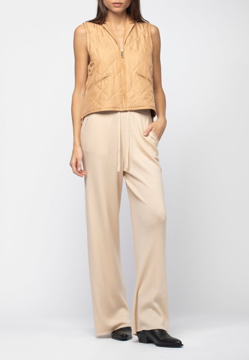 жилет  по цене 48930 руб вид справа