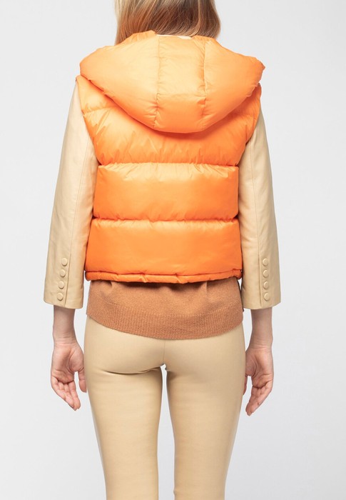 жилет  по цене 27930 руб вид справа