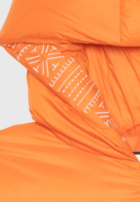 Товар оранжевого цвета с внутренней стороны