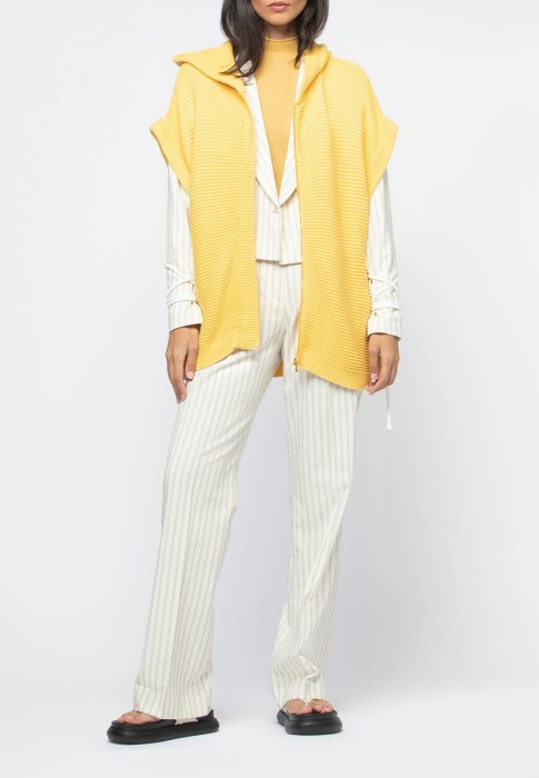 жилет  от бренда max&moi вид слева