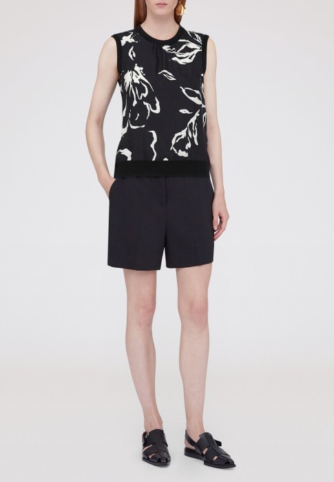 жилет  по цене 107730 руб вид справа