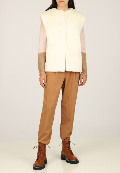 жилет  по цене 21630 руб вид справа