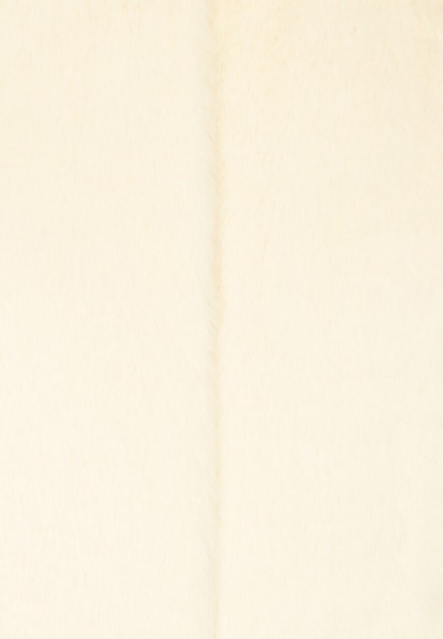 Товар белого цвета с внутренней стороны