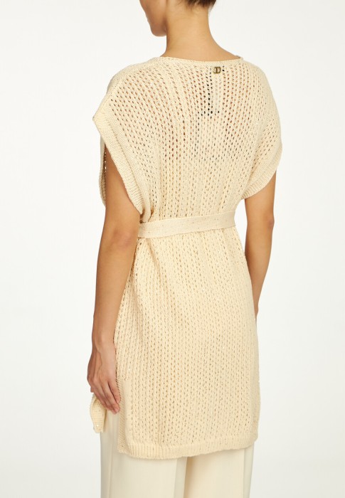 Товар бежевого цвета с внутренней стороны