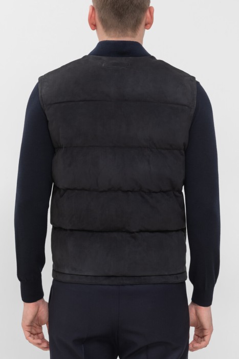 жилет  по цене 598500 руб вид справа