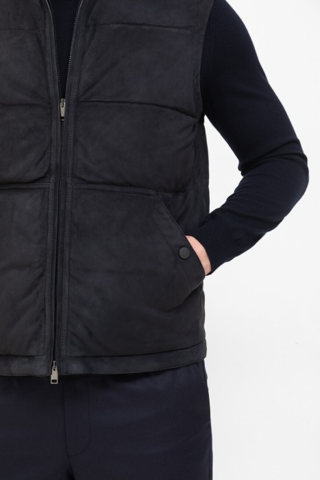 Товар синего цвета с внутренней стороны