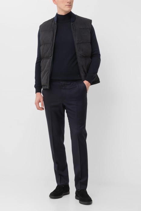 жилет  универсального стиля с лицевой стороны