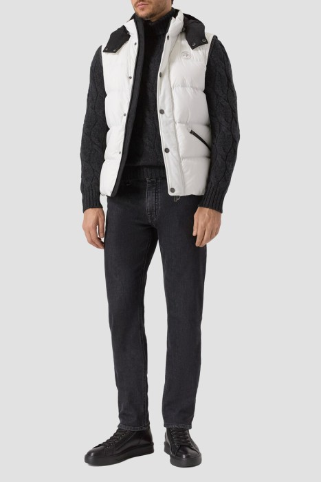 Товар белого цвета с внутренней стороны