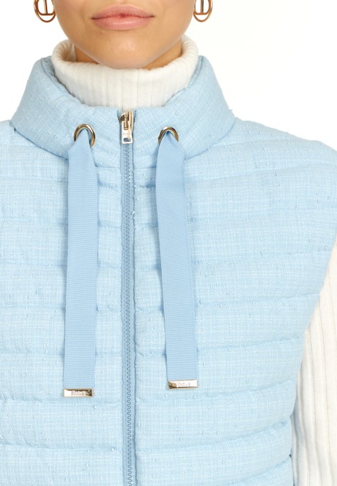 Товар голубого цвета с внутренней стороны